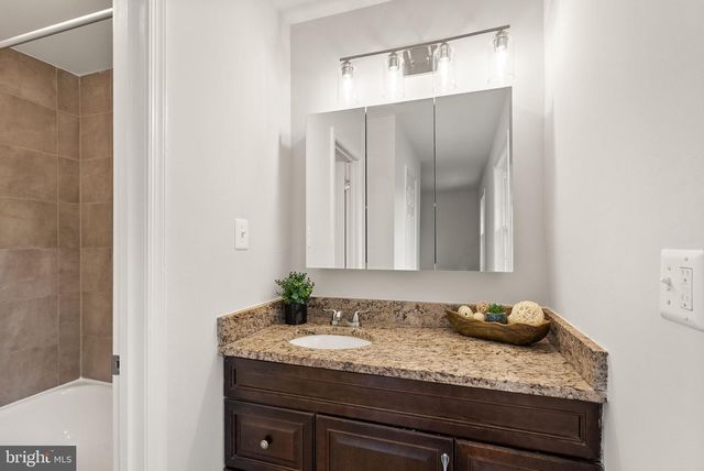 9225 SAND CREEK CT, Burke, VA 22015