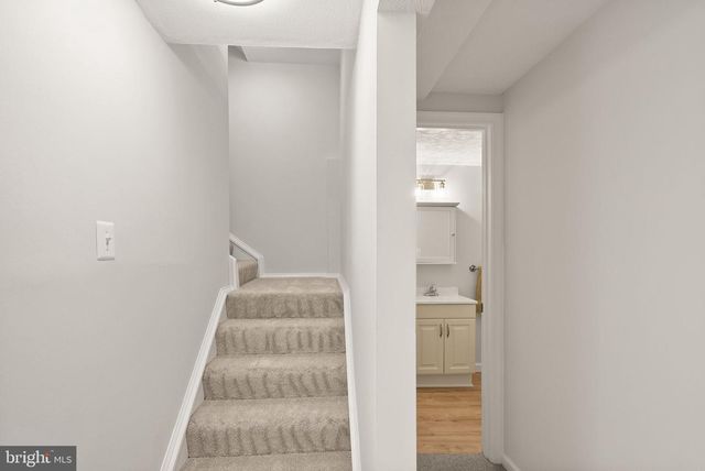 9225 SAND CREEK CT, Burke, VA 22015