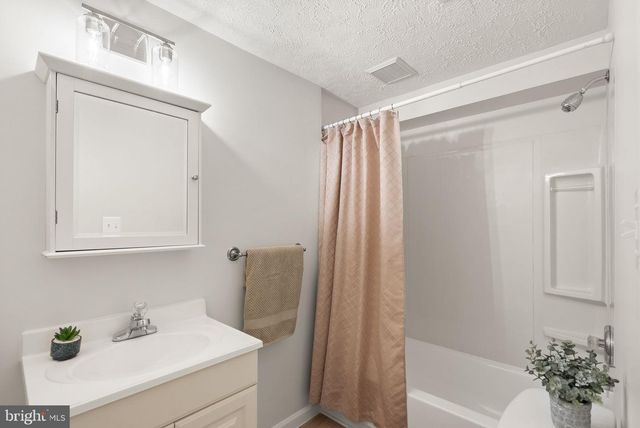 9225 SAND CREEK CT, Burke, VA 22015