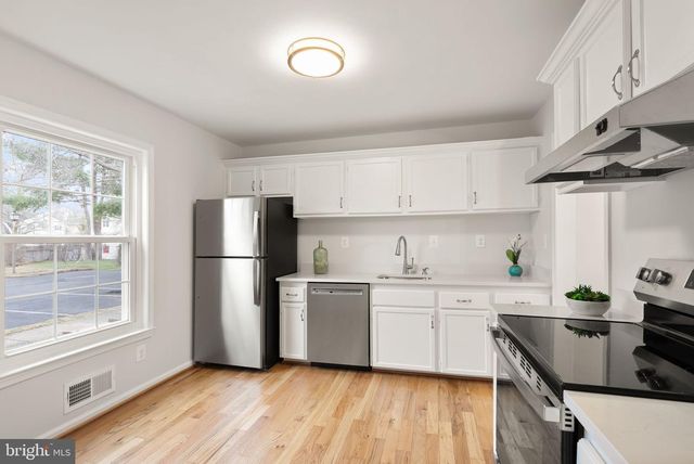 9225 SAND CREEK CT, Burke, VA 22015