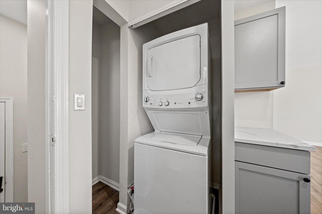 Image 10 of property listing at 6714 STOCKTON LN, Hyattsville, MD 20784