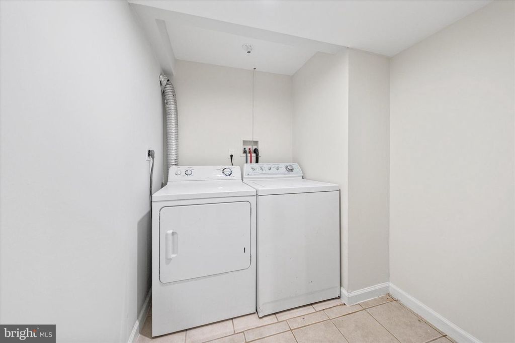 Image 11 of property listing at 6714 STOCKTON LN, Hyattsville, MD 20784
