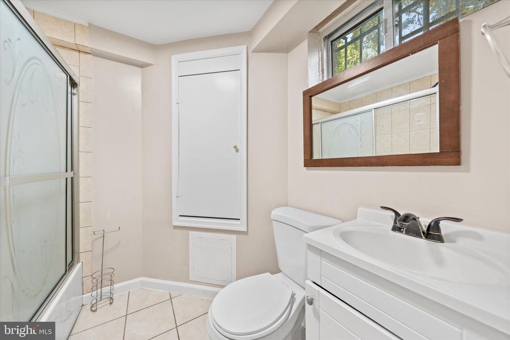 Image 12 of property listing at 6714 STOCKTON LN, Hyattsville, MD 20784