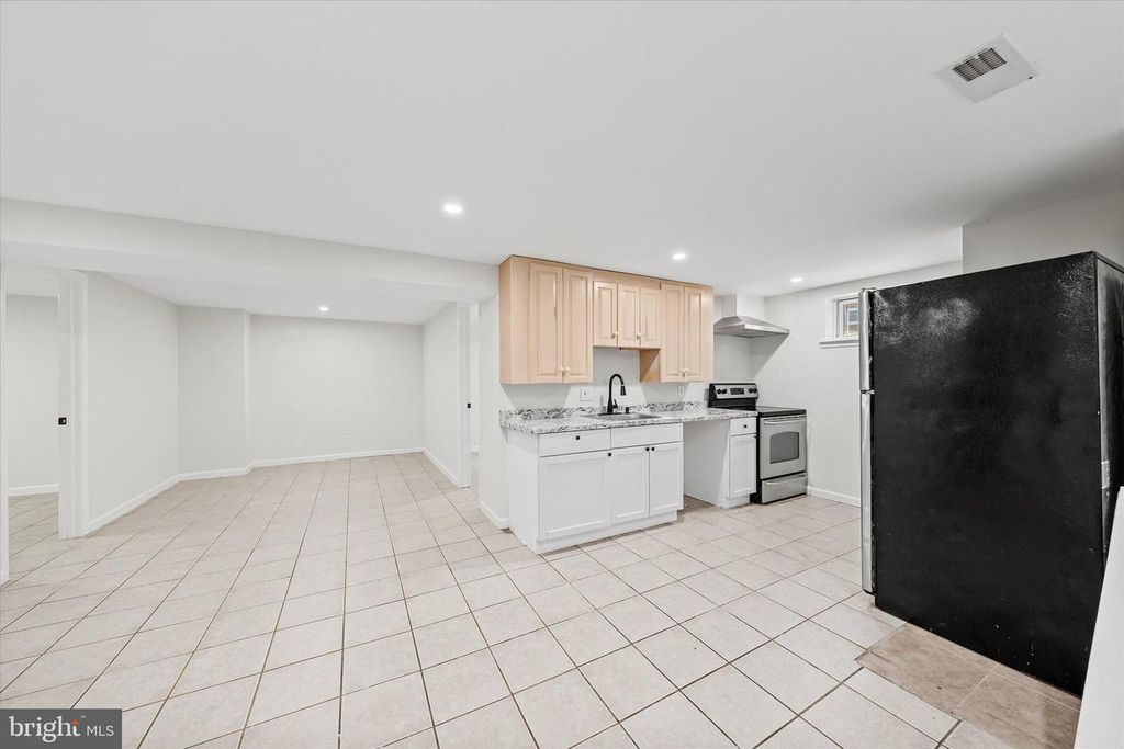 Image 15 of property listing at 6714 STOCKTON LN, Hyattsville, MD 20784