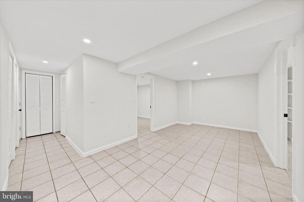Image 17 of property listing at 6714 STOCKTON LN, Hyattsville, MD 20784