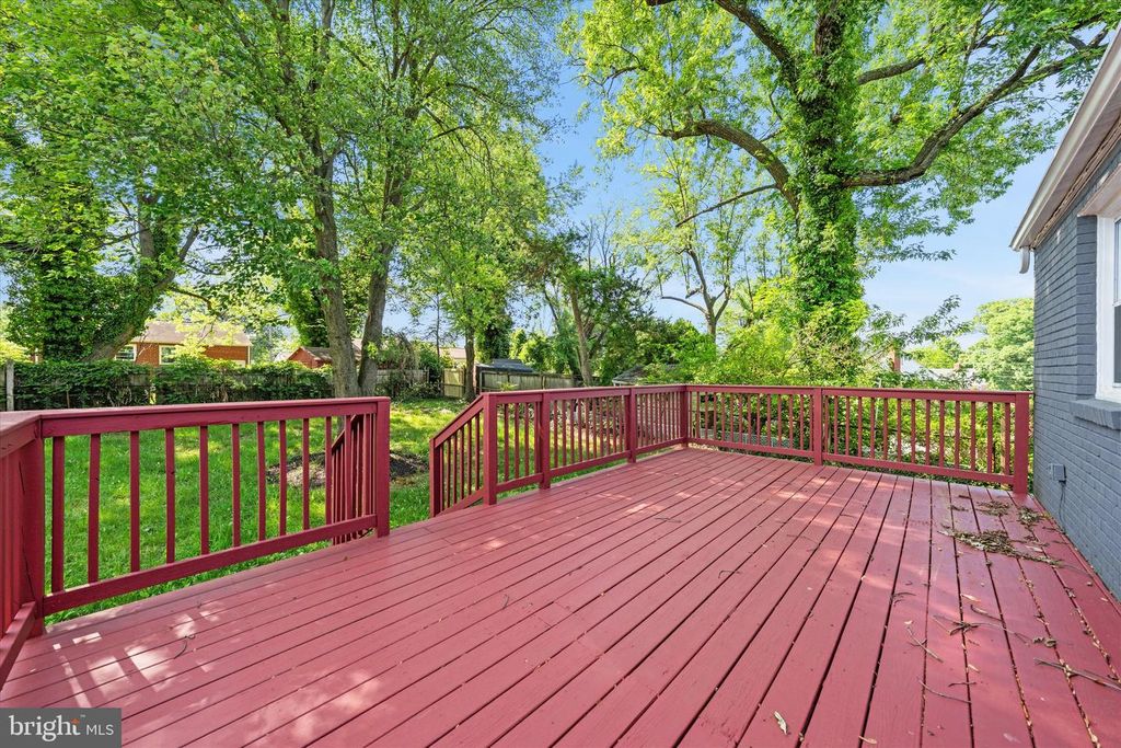 Image 19 of property listing at 6714 STOCKTON LN, Hyattsville, MD 20784