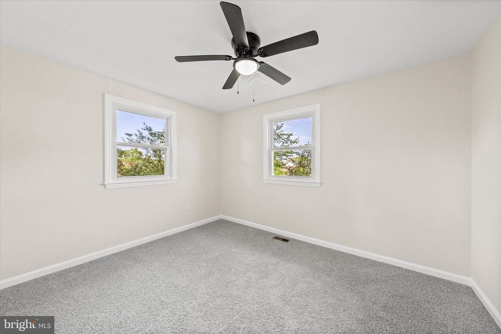 Image 6 of property listing at 6714 STOCKTON LN, Hyattsville, MD 20784