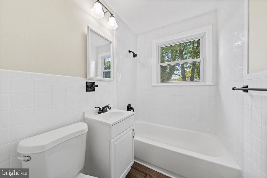 Image 8 of property listing at 6714 STOCKTON LN, Hyattsville, MD 20784