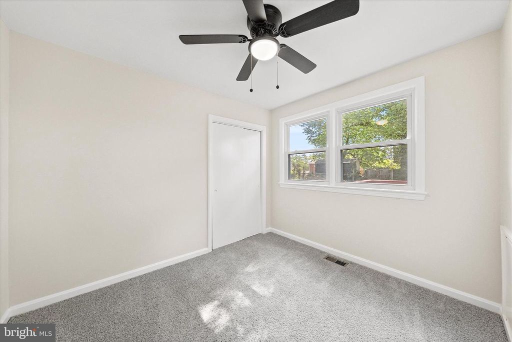 Image 9 of property listing at 6714 STOCKTON LN, Hyattsville, MD 20784