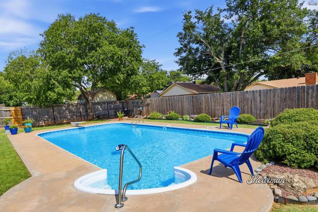 1215 AMHERST STREET, Burkburnett, TX 76354