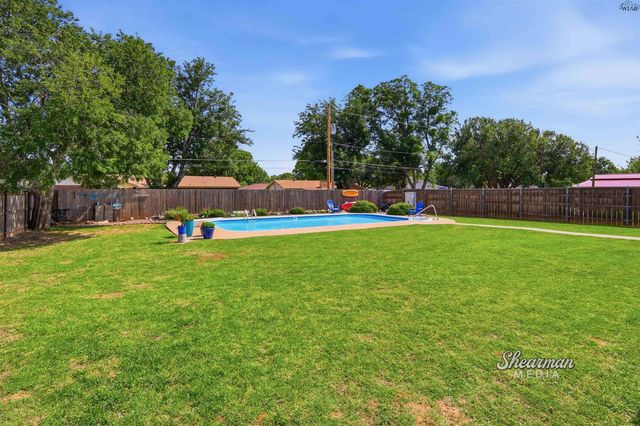 1215 AMHERST STREET, Burkburnett, TX 76354