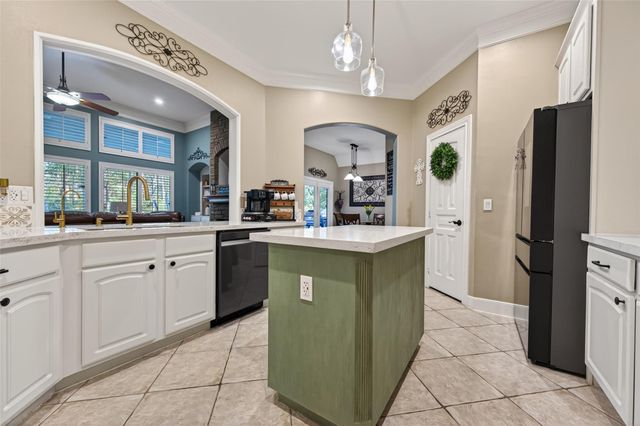 37722 Millers Pass, Pinehurst, TX 77362