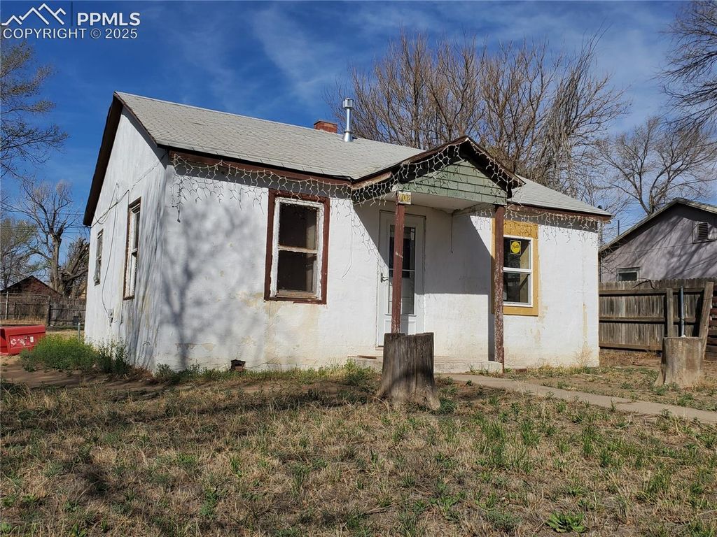 102 S 12th Street, Lamar, CO 81052 — exterior