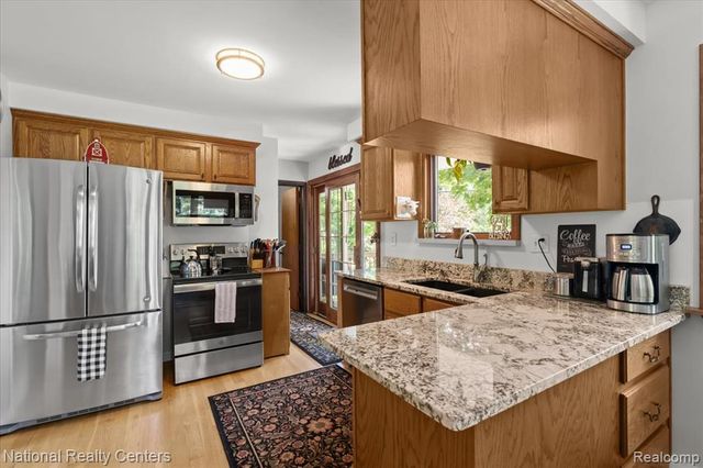 1785 Middle Road, Highland, MI 48357