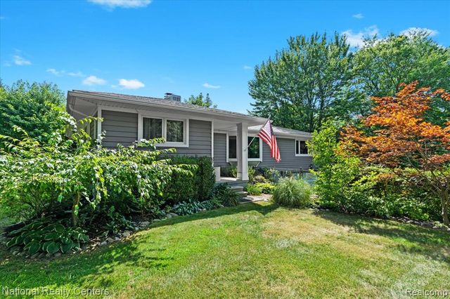 1785 Middle Road, Highland, MI 48357