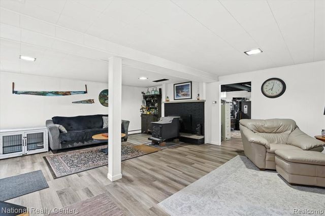 1785 Middle Road, Highland, MI 48357