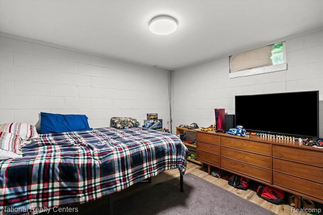 1785 Middle Road, Highland, MI 48357