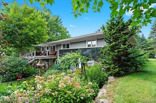 1785 Middle Road, Highland, MI 48357