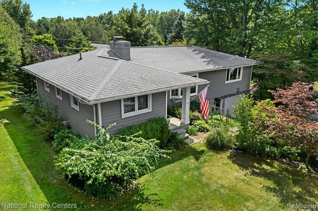 1785 Middle Road, Highland, MI 48357