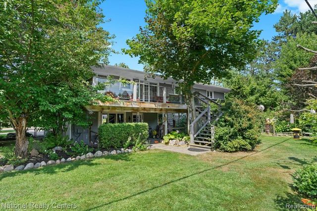 1785 Middle Road, Highland, MI 48357