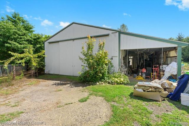 1785 Middle Road, Highland, MI 48357