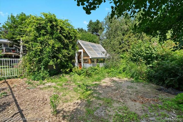 1785 Middle Road, Highland, MI 48357