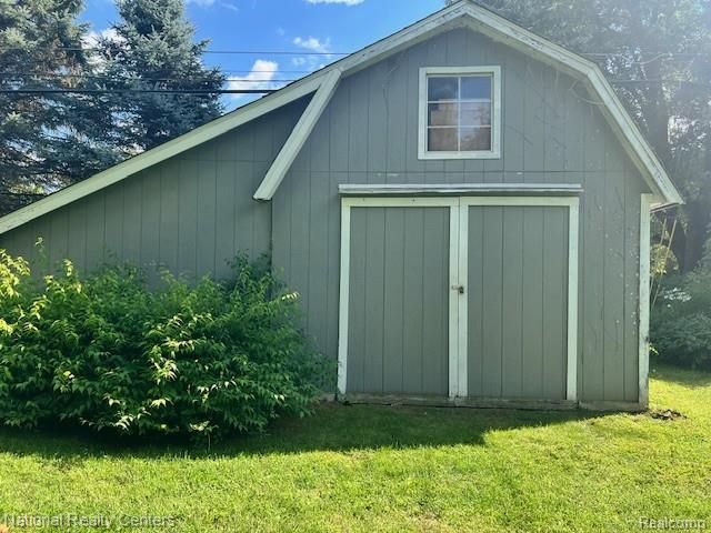 1785 Middle Road, Highland, MI 48357