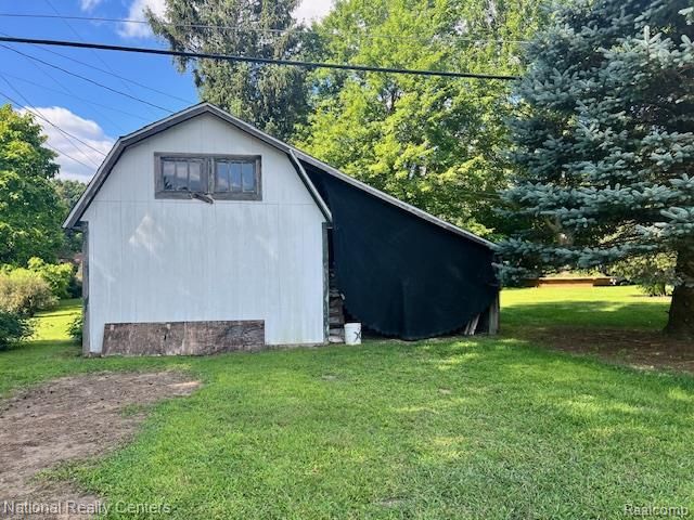 1785 Middle Road, Highland, MI 48357