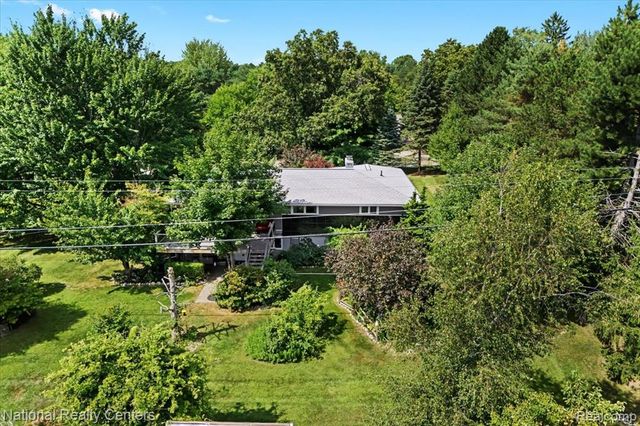 1785 Middle Road, Highland, MI 48357