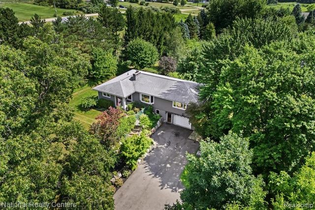 1785 Middle Road, Highland, MI 48357