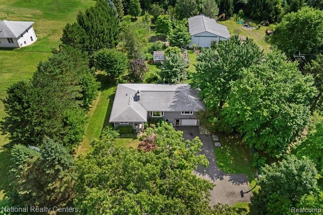 1785 Middle Road, Highland, MI 48357