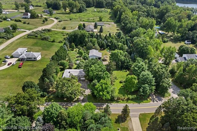 1785 Middle Road, Highland, MI 48357