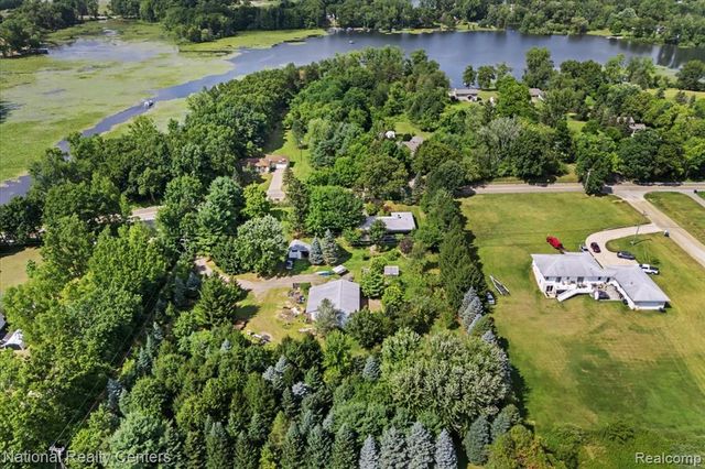 1785 Middle Road, Highland, MI 48357