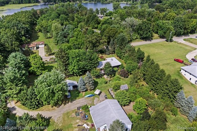 1785 Middle Road, Highland, MI 48357