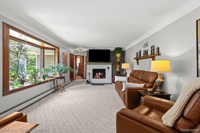 1785 Middle Road, Highland, MI 48357