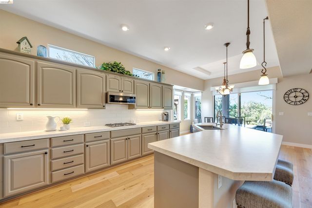 16 Rock Ridge, Copperopolis, CA 95228