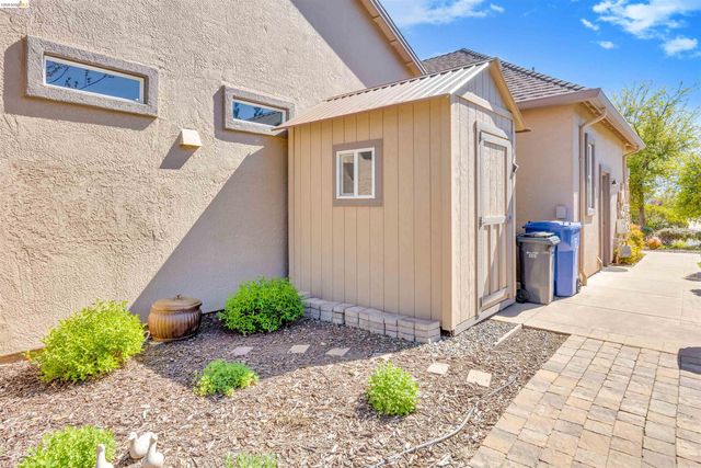 16 Rock Ridge, Copperopolis, CA 95228