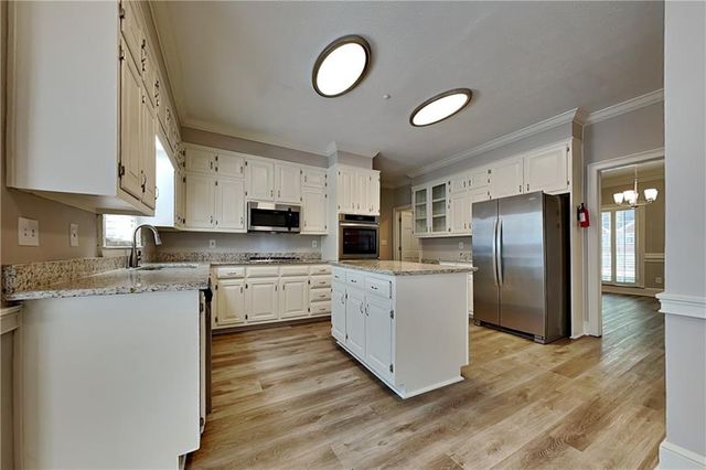 1231 Kelvington SW Way, Lilburn, GA 30047