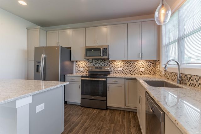 5742 Brookstone Drive, Newburgh, IN 47630
