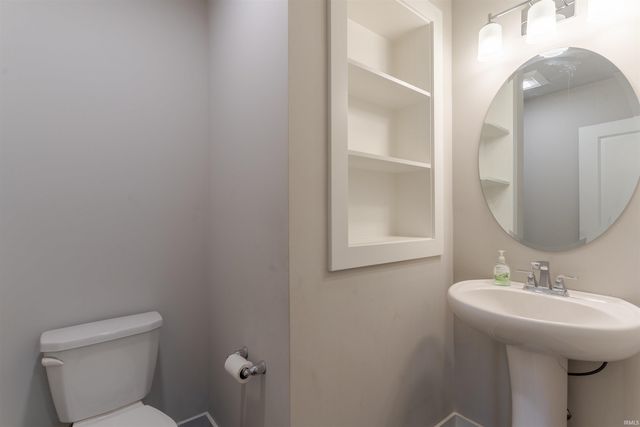 5742 Brookstone Drive, Newburgh, IN 47630