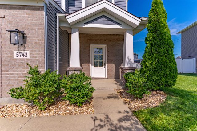 5742 Brookstone Drive, Newburgh, IN 47630