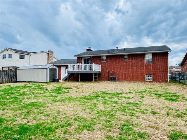 818 Seneca Drive, Belpre, OH 45714