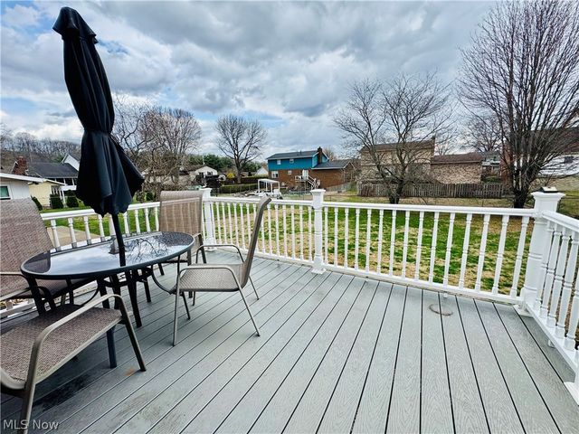 818 Seneca Drive, Belpre, OH 45714