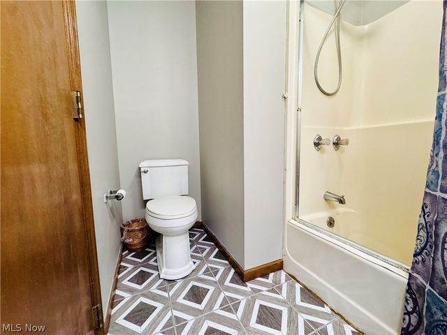 818 Seneca Drive, Belpre, OH 45714