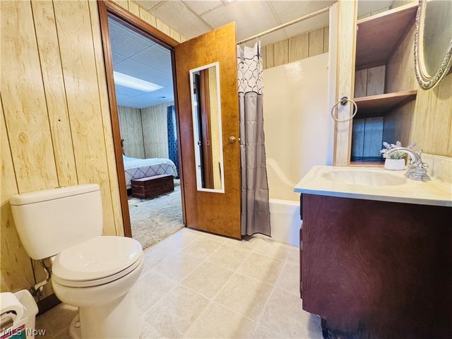 818 Seneca Drive, Belpre, OH 45714