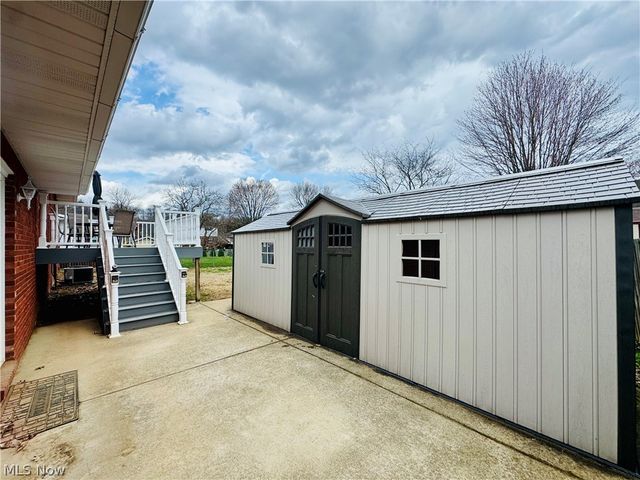 818 Seneca Drive, Belpre, OH 45714