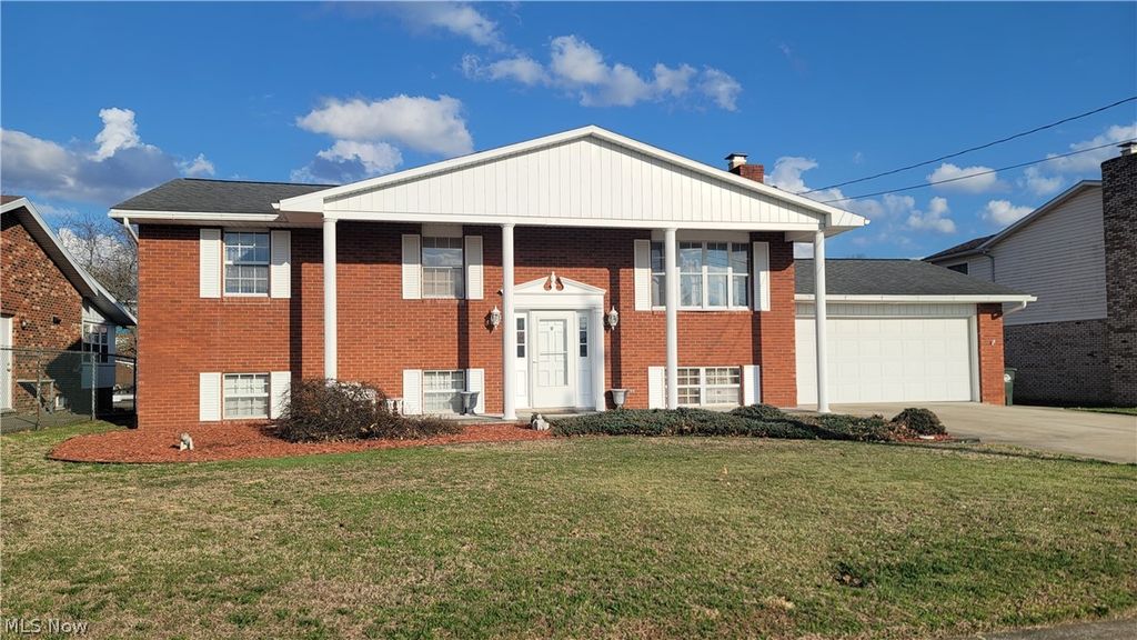 818 Seneca Drive, Belpre, OH 45714