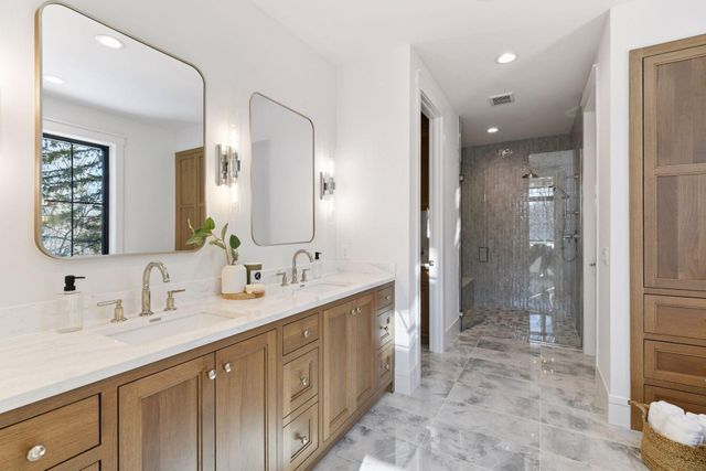 12803 Woodhaven Place, Minnetonka, MN 55305