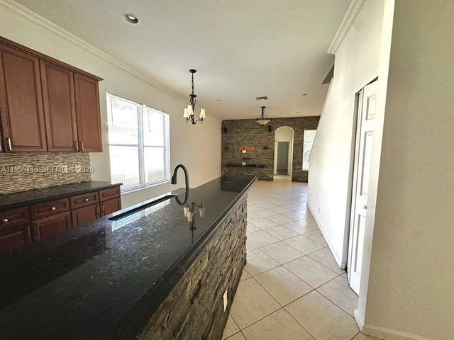 1831 Mariners Ln, Weston, FL 33327