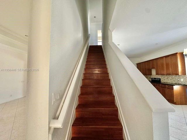 1831 Mariners Ln, Weston, FL 33327